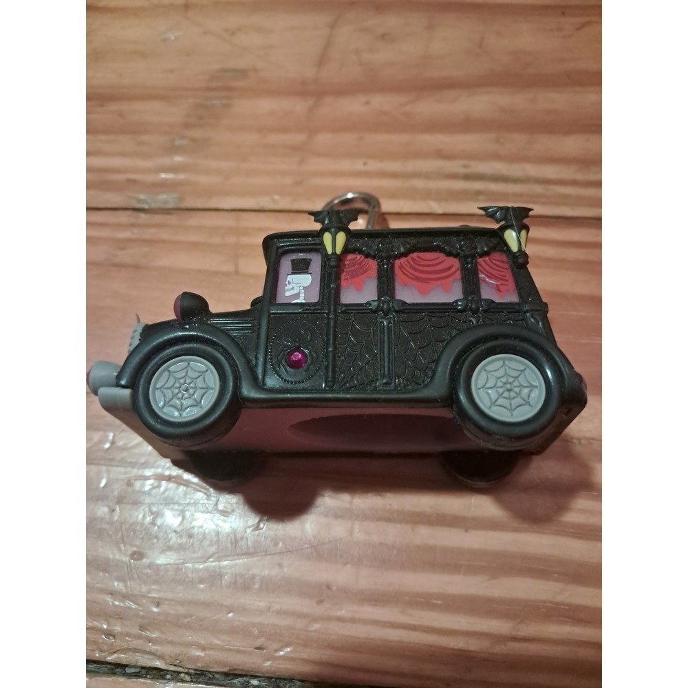 Bath & Body Works Halloween Hearse Light Up Pocket Bac Holder Clip Chain 5e
